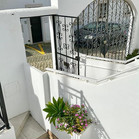 In The Old Town Close To The Beach Lagos Exterior photo