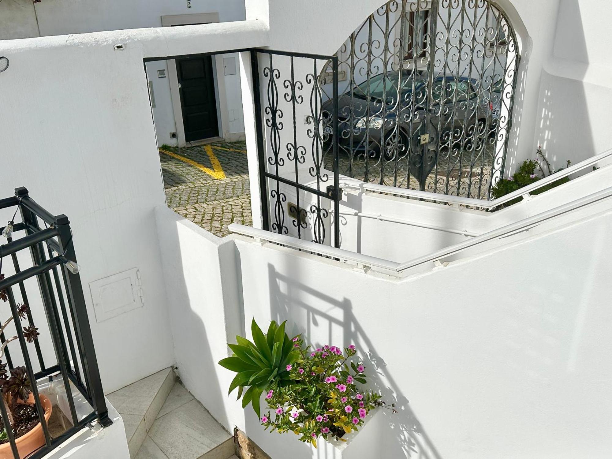 In The Old Town Close To The Beach Lagos Exterior photo